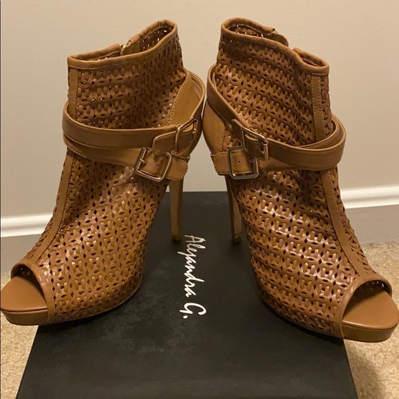 Alejandra G. Sz 10 Grace - Picture 2 of 3